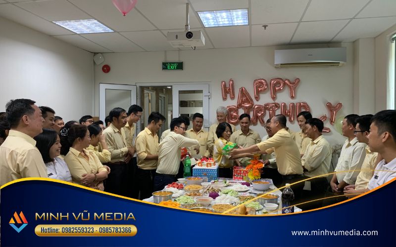 to-chuc-su-kien-sinh-nhat-cong-ty