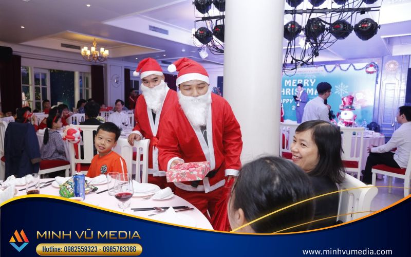 to-chuc-noel-cho-cong-ty