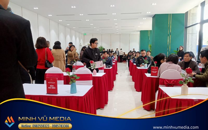 Bàn ghế áo nơ tại đơn vị Minh Vũ Media